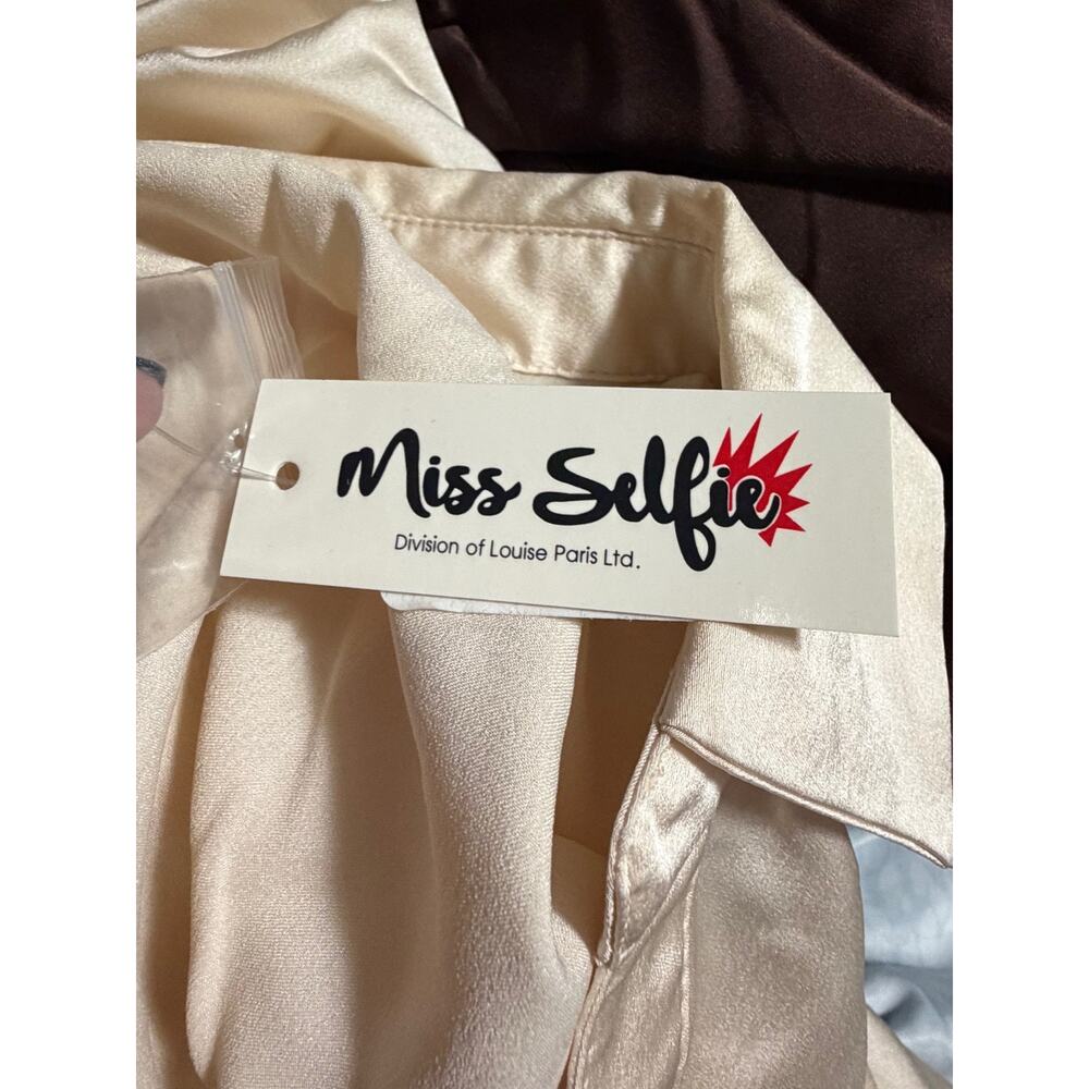 Miss Selfie Cream Ruched Satin Blouse X-Large (XL) Button-Front Long Sleeve NWT - Picture 2 of 4